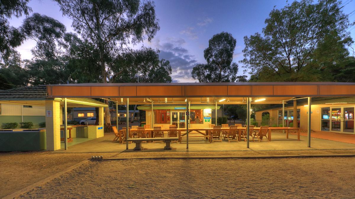 Crystal Brook Tourist Park Hotel Doncaster East Exterior foto